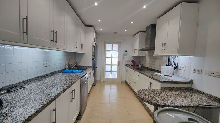 Image No.15-3 Bed Apartment for sale