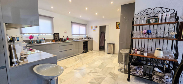 Image No.8-5 Bed Townhouse for sale