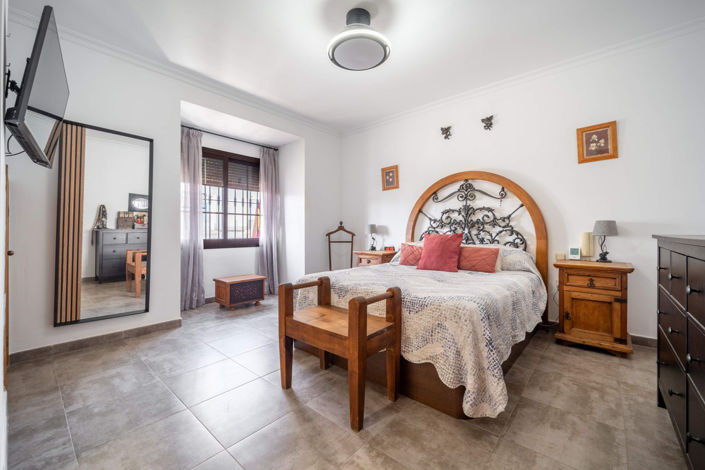 Image No.12-3 Bed Townhouse for sale