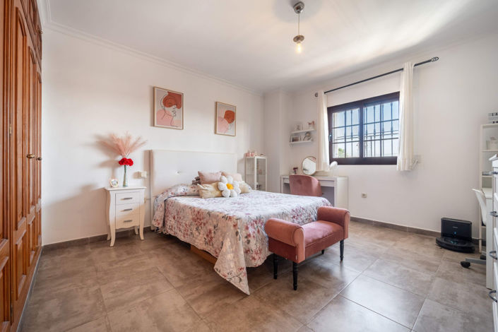 Image No.13-3 Bed Townhouse for sale