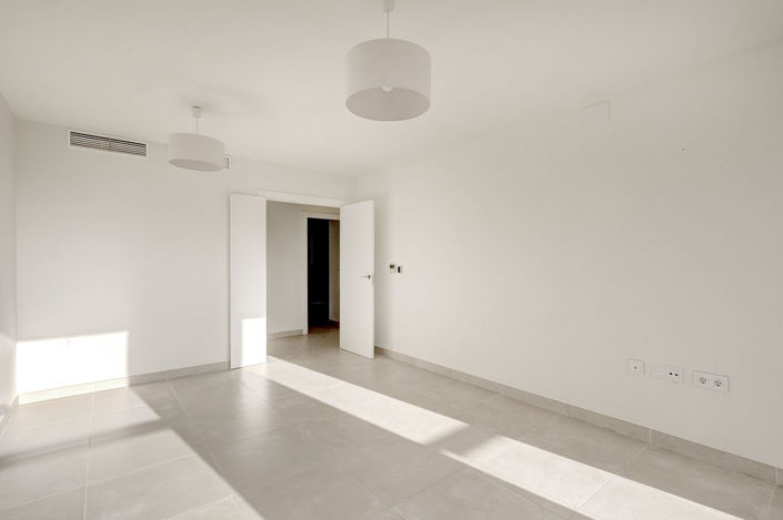 Image No.11-3 Bed Apartment for sale