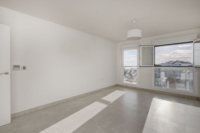Image No.8-3 Bed Apartment for sale