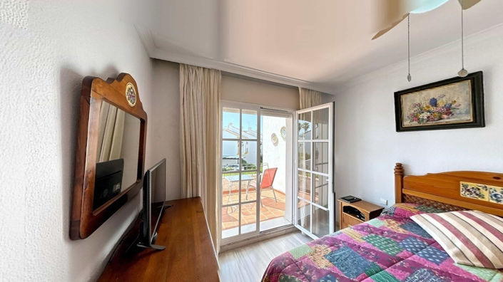 Image No.12-5 Bed Townhouse for sale