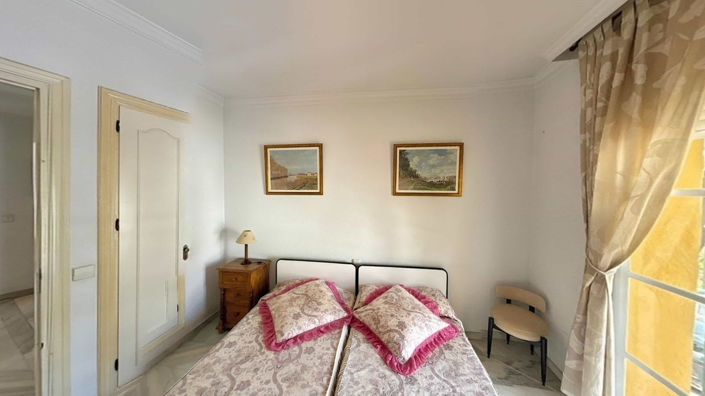 Image No.13-5 Bed Townhouse for sale