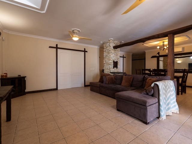 Image No.9-6 Bed Villa for sale