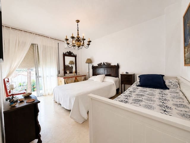 Image No.12-4 Bed Townhouse for sale