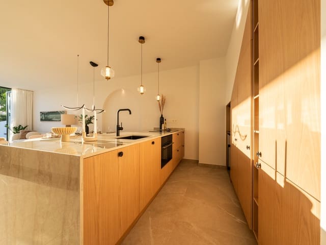 Image No.10-4 Bed Townhouse for sale