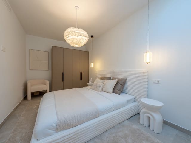 Image No.17-4 Bed Townhouse for sale