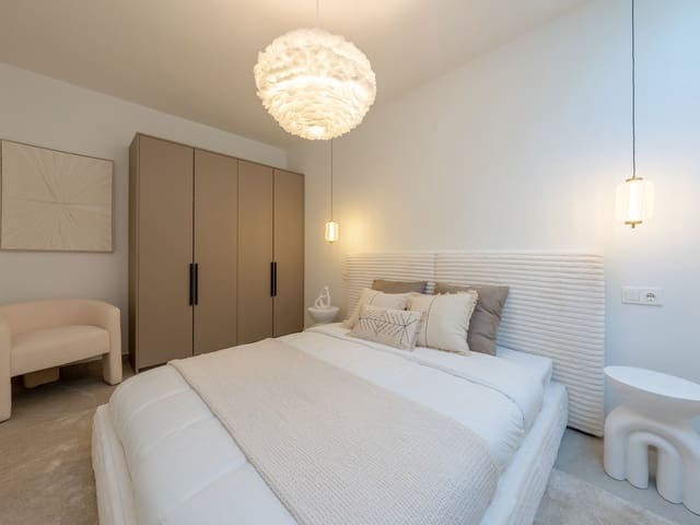 Image No.18-4 Bed Townhouse for sale