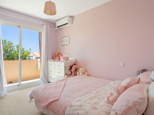 Image No.16-3 Bed Townhouse for sale