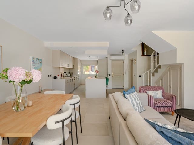 Image No.8-3 Bed Townhouse for sale