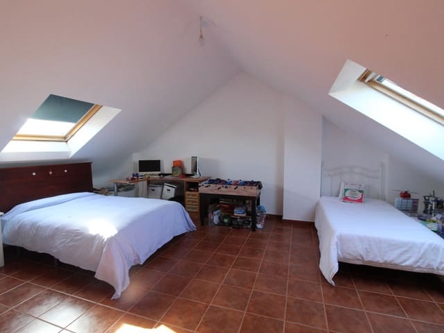 Image No.9-4 Bed Townhouse for sale