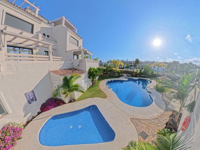 Image No.2-Maison de ville de 3 chambres à vendre à Estepona