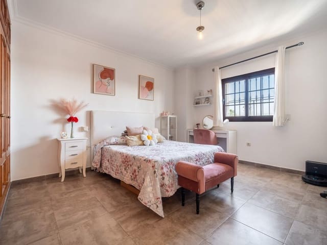Image No.13-3 Bed Townhouse for sale