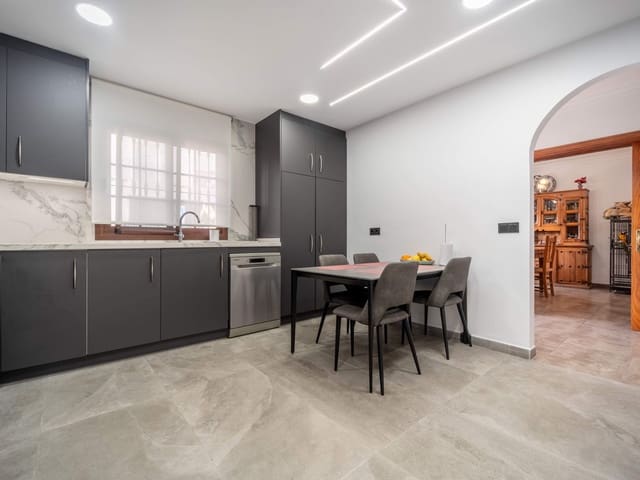 Image No.8-3 Bed Townhouse for sale