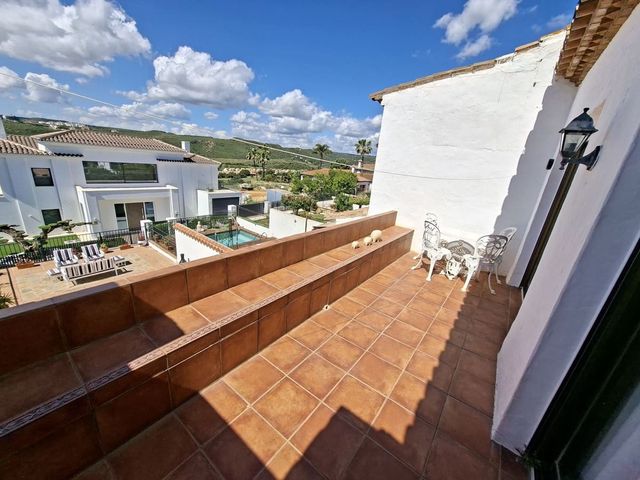 Image No.6-3 Bed Townhouse for sale