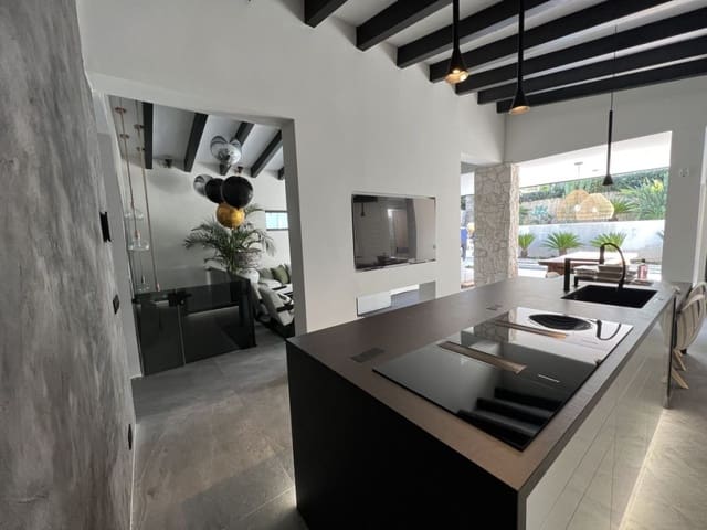 Image No.8-Villa de 4 chambres à vendre à Nueva Andalucia