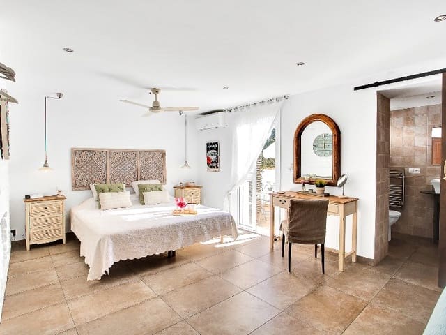 Image No.12-6 Bed Villa for sale