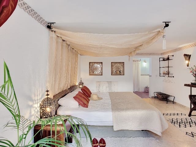 Image No.15-6 Bed Villa for sale
