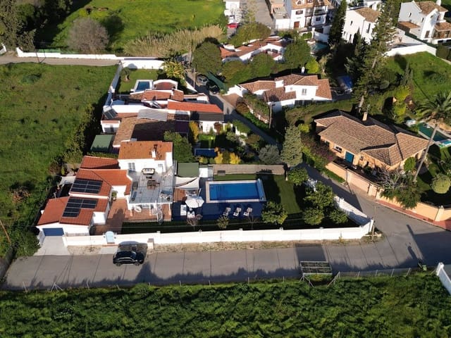 Image No.2-Villa de 4 chambres à vendre à San Pedro de Alcantara