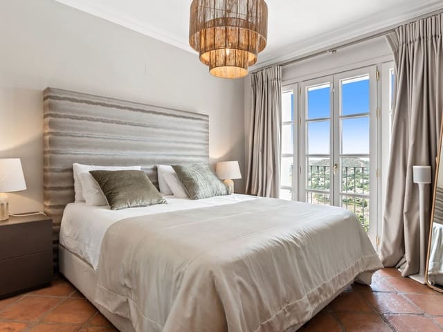 Image No.16-5 Bed Townhouse for sale