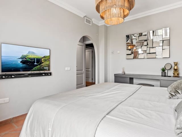 Image No.17-5 Bed Townhouse for sale