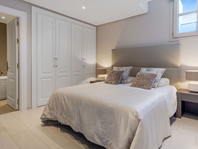 Image No.18-5 Bed Townhouse for sale