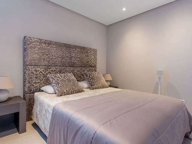 Image No.20-5 Bed Townhouse for sale