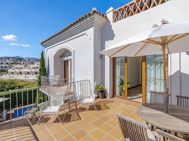 Image No.3-Villa de 4 chambres à vendre à Estepona