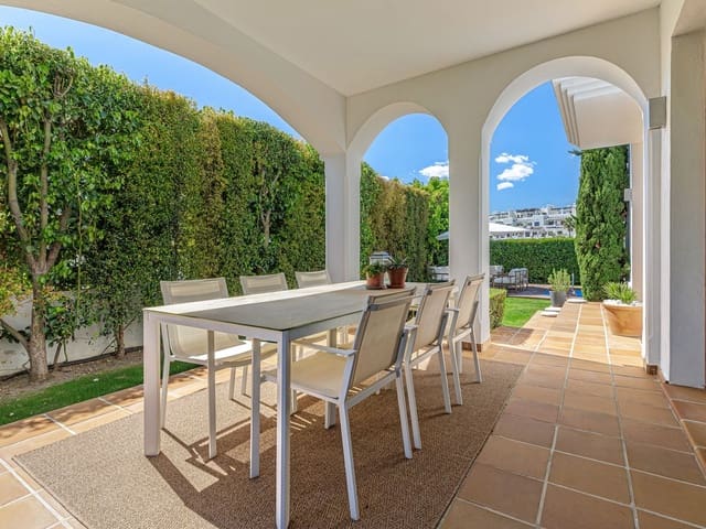 Image No.5-Villa de 4 chambres à vendre à Estepona