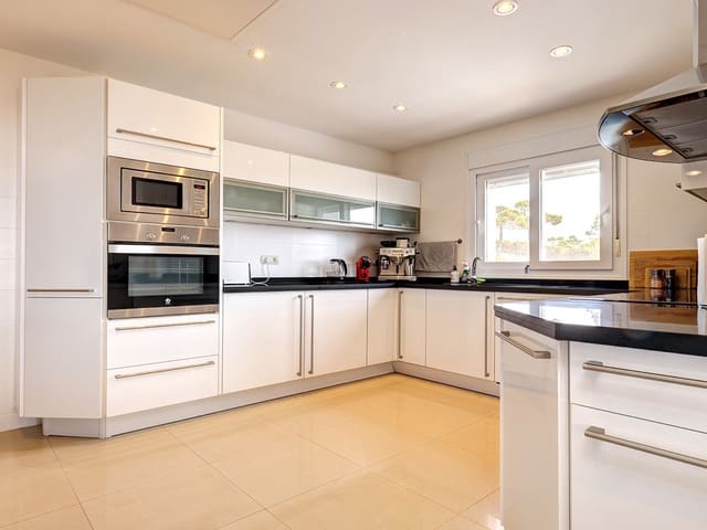 Image No.10-4 Bed Villa for sale