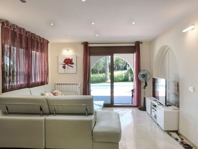 Image No.8-5 Bed Villa for sale