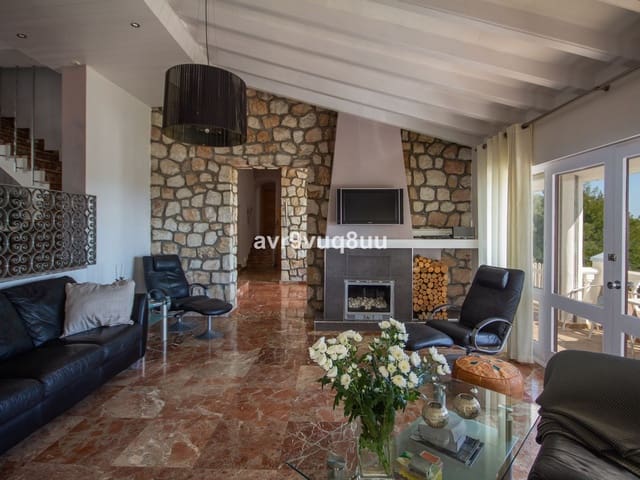 Image No.17-7 Bed Villa for sale