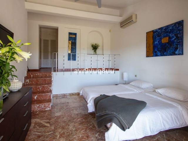 Image No.24-7 Bed Villa for sale