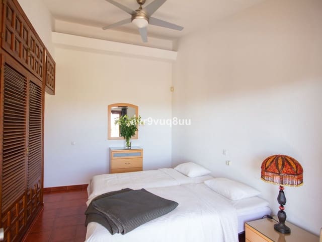 Image No.30-7 Bed Villa for sale