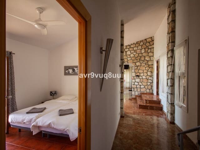 Image No.31-7 Bed Villa for sale