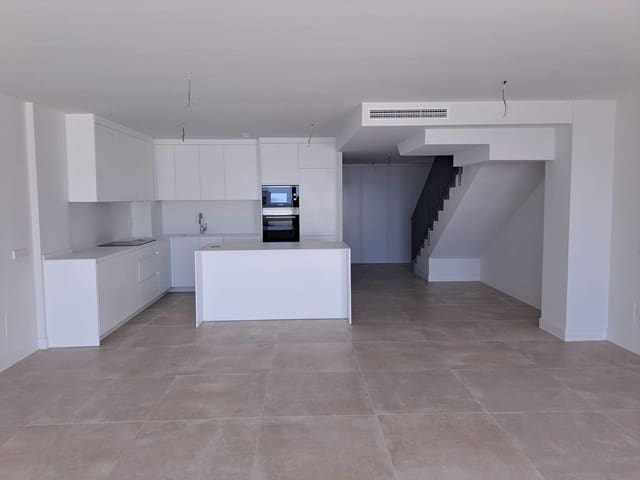 Image No.14-3 Bed Townhouse for sale
