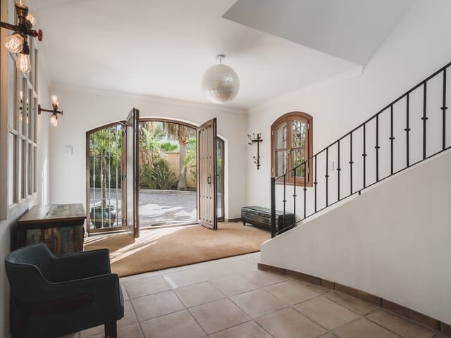 Image No.38-7 Bed Villa for sale