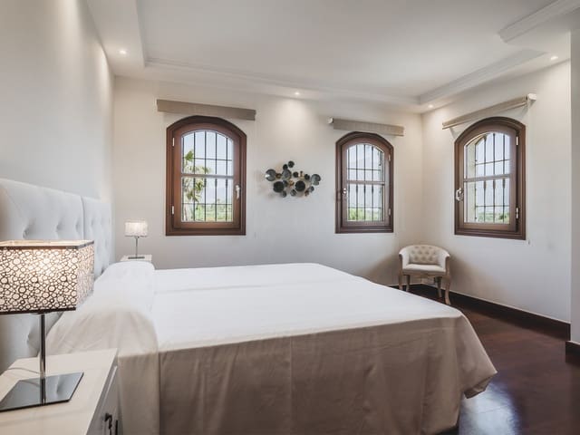 Image No.46-7 Bed Villa for sale