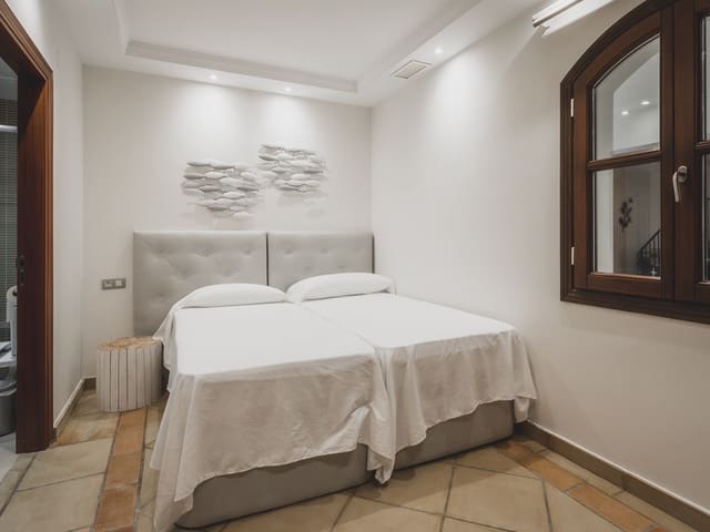 Image No.48-7 Bed Villa for sale
