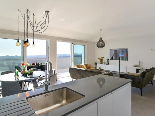 Image No.9-3 Bed Apartment for sale