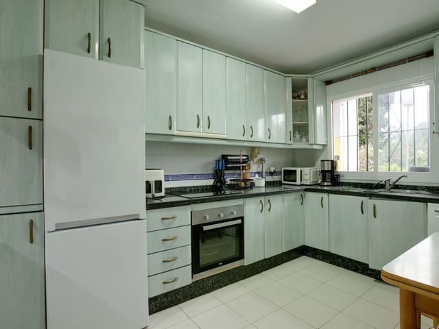 Image No.6-3 Bed Townhouse for sale