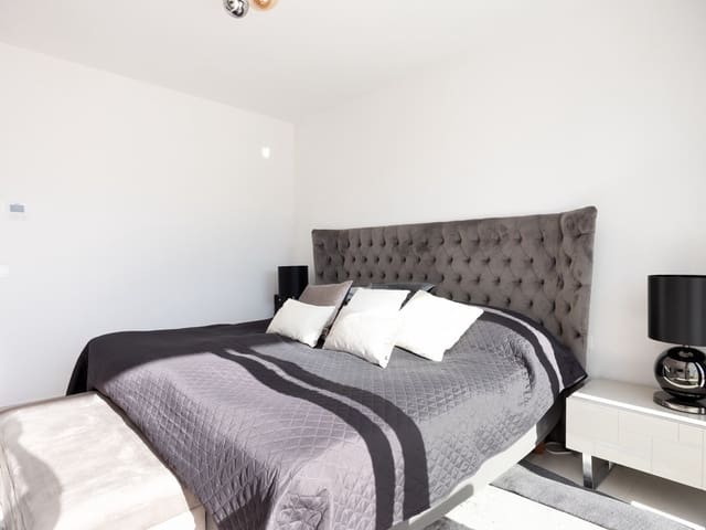 Image No.22-3 Bed Townhouse for sale