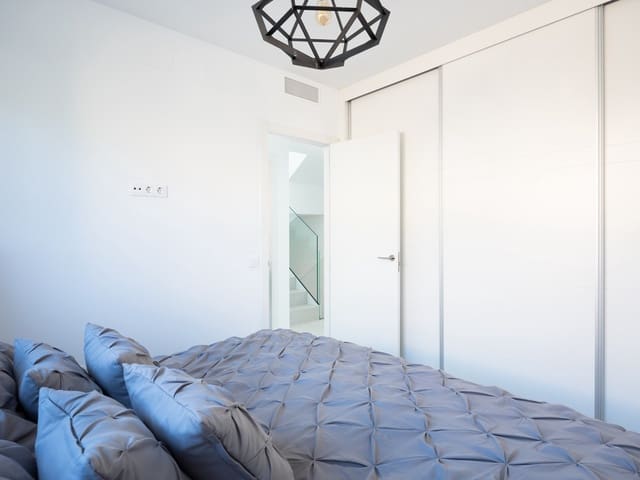 Image No.24-3 Bed Townhouse for sale