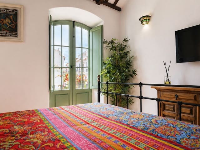 Image No.16-4 Bed Townhouse for sale
