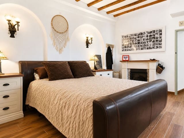 Image No.17-4 Bed Townhouse for sale
