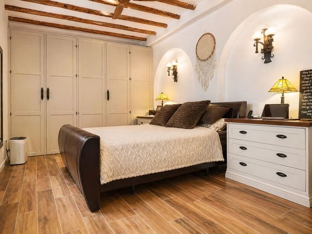 Image No.18-4 Bed Townhouse for sale