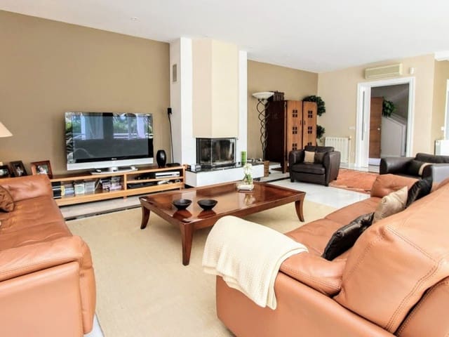 Image No.10-6 Bed Villa for sale