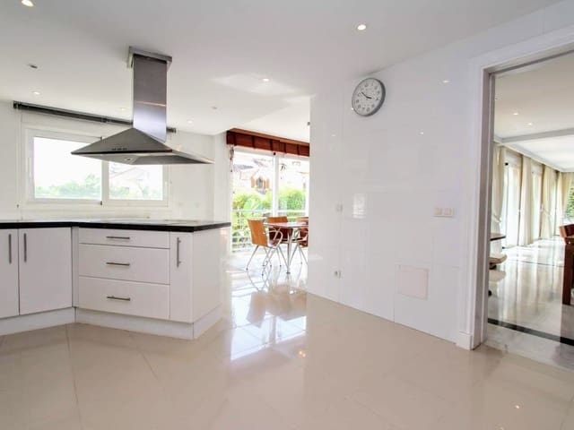 Image No.13-6 Bed Villa for sale