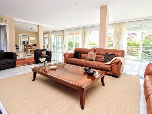Image No.9-6 Bed Villa for sale